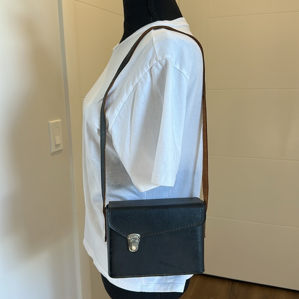 Vintage Camera Bag Made in Hong Kong (1960s-1970s) Shoulder Bag Black Leather